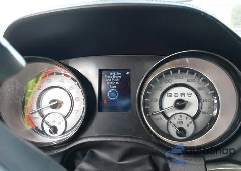 2013 Chrysler 300C John Varvatos Limited Edition z USA, uszkodzony, nr VIN 2C3CCADT2DH745627